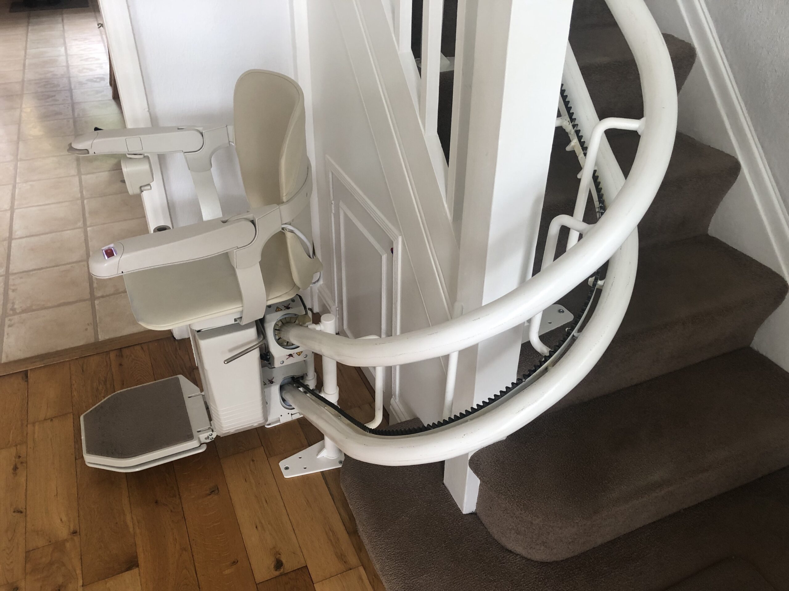 stair lift on curved stairs
